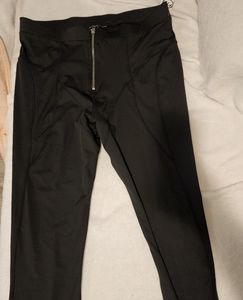 NWT Fashion to Figure Leggings